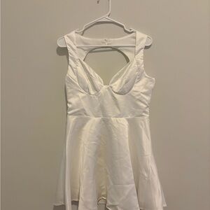 Elegant White Sleeveless Dress